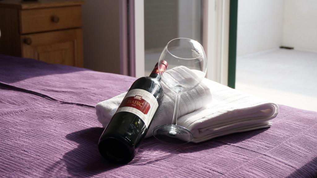 Guest House Jere Old Town Rogoznica  Rom bilde