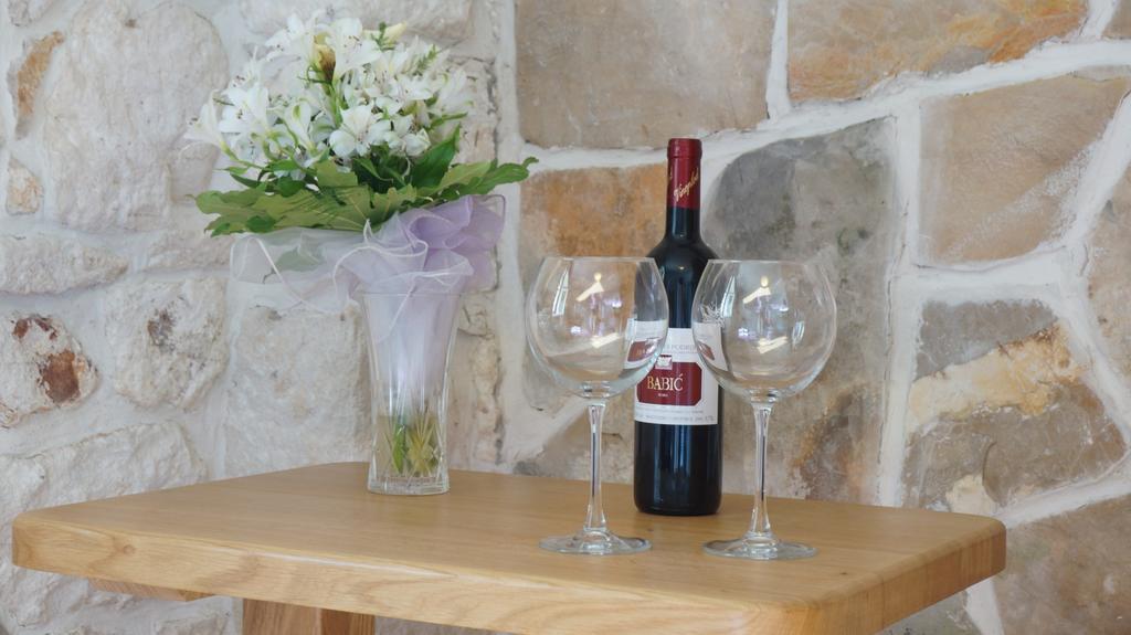 Guest House Jere Old Town Rogoznica  Rom bilde
